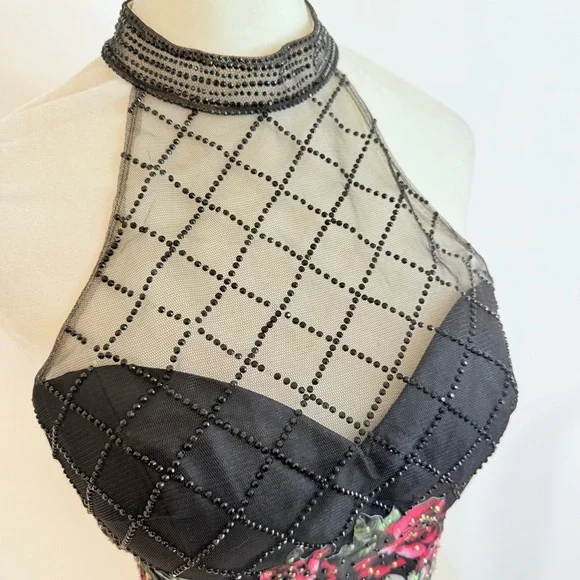 Halter crop top - Picture 2 of 5